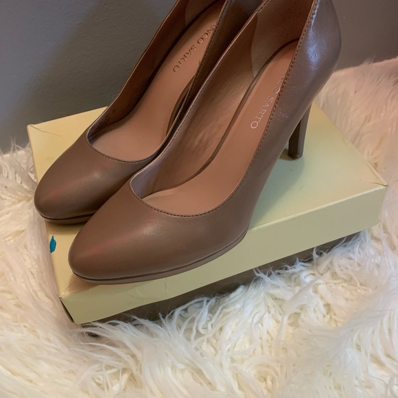 Heels 👠 - Picture 2 of 4